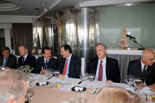 Μόνο η ανάπτυξη μπορεί να εξασφαλίσει διέξοδο από την κρίση, τονίζει ο Αντ.Σαμαράς