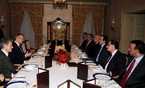 Συζήτηση για την πορεία της ελληνικής οικονομίας μεταξύ Σαμαρά – Ρεν