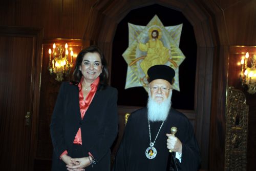 Με τον Οικουμενικό Πατριάρχη συναντήθηκε η Ντόρα Μπακογιάννη