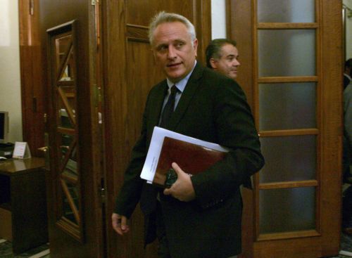 Περίπου 200 χιλιάδες λιγότερες θέσεις στο Δημόσιο έως το 2013, λέει ο Γ.Ραγκούσης