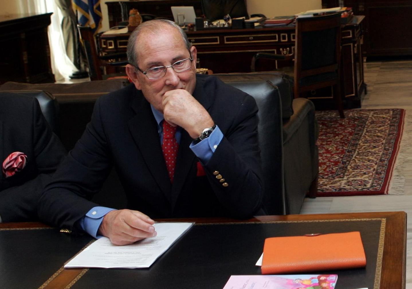 Διευρύνεται και στην Ελλάδα η έλλειψη εμπιστοσύνης στους θεσμούς