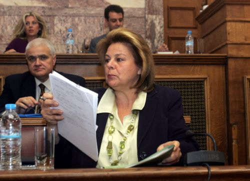 Συναίνεση στις ρυθμίσεις για τις επιχειρησιακές συμβάσεις ζητεί η Λ.Κατσέλη