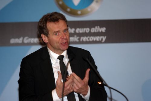 «Όχι» σε περαιτέρω μείωση μισθών και συντάξεων, λέει ο Πόουλ Τόμσεν