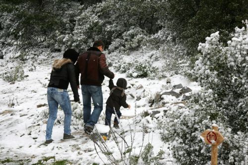 Κρύο, χιόνι και θυελλώδεις άνεμοι συνθέτουν το σκηνικό του καιρού το Σαββατοκύριακο