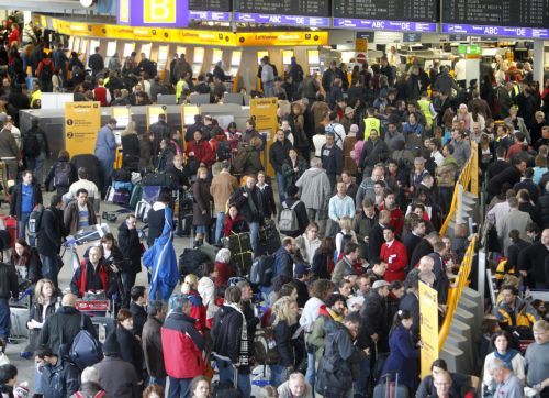 Χάος σε ευρωπαϊκά αεροδρόμια εξαιτίας της σφοδρής κακοκαιρίας