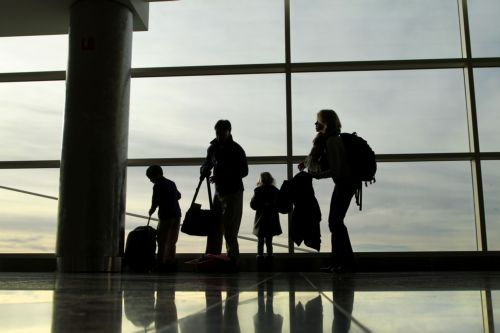 Εξομαλύνεται σταδιακά η κατάσταση στα ευρωπαϊκά αεροδρόμια