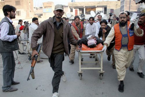 Δεκάδες νεκροί από διπλή επίθεση αυτοκτονίας στο Πακιστάν