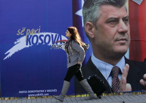 Οριακό προβάδισμα στον Χασίμ Θάτσι εν όψει των εκλογών στο Κοσσυφοπέδιο