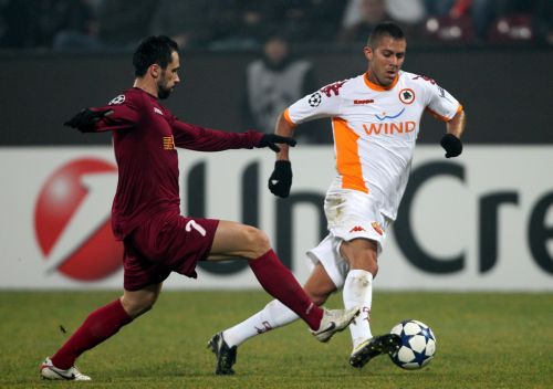 Κοντά στον Εμίλ Ντίκα βρίσκεται η Λάρισα