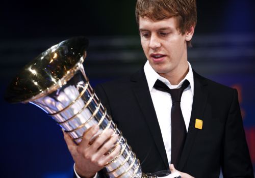 Ο Φέτελ παρέλαβε το τρόπαιο του πρωταθλητή της F1