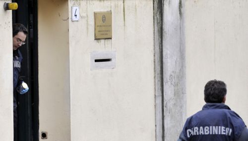 Με αναφορές στους «Πυρήνες» η προκήρυξη για το πακέτο στην ελληνική πρεσβεία στη Ρώμη