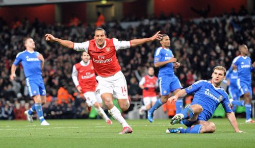Η Άρσεναλ βομβάρδισε την Τσέλσι και παρέμεινε σε τροχιά τίτλου