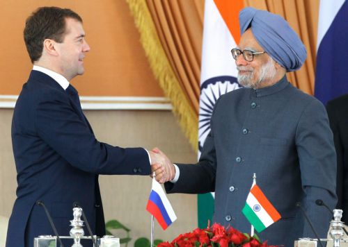 Μπαράζ αμυντικών και ενεργειακών συμφωνιών υπέγραψαν Ρωσία-Ινδία