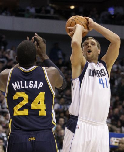 Δωδέκατη σερί νίκη το Ντάλας με οδηγό τον Νοβίτσκι