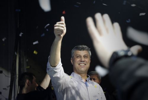 Τη νίκη του στις πρόωρες εκλογές του Κοσόβου διακηρύττει ο Χασίμ Θάτσι