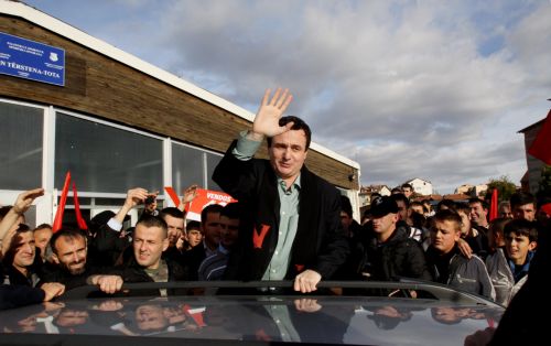 Ο Άλμπιν Κούρτι με σύνθημα για «μεγάλη Αλβανία» κερδισμένος στο Κόσοβο