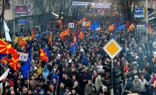Μεγάλη πορεία της αντιπολίτευσης πραγματοποιήθηκε στα Σκόπια