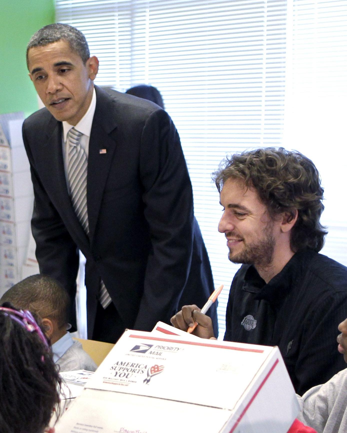 Όταν ο Γκασόλ έπαιξε μπάσκετ με τον Ομπάμα…