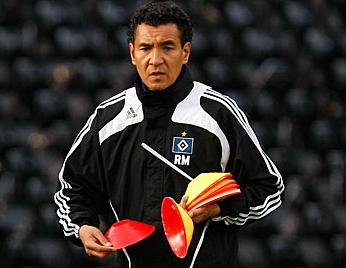 Ο Ολλανδός Μονίζ νέος υποψήφιος προπονητής της ΑΕΛ