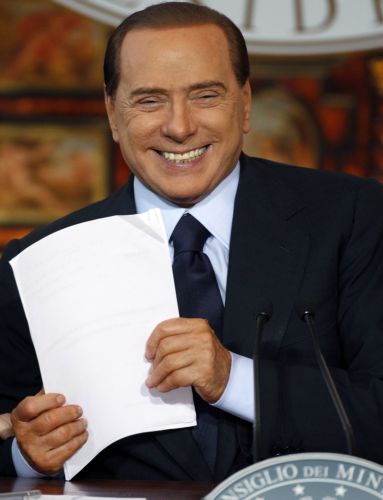 Τον Ιανουάριο αποφασίζει ο Μπερλουσκόνι εάν θα στήσει πρόωρες κάλπες