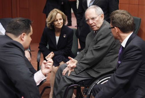 Το ευρώ συμφέρει όλους τους Ευρωπαίους, λέει ο Βόλφγκανγκ Σόιμπλε