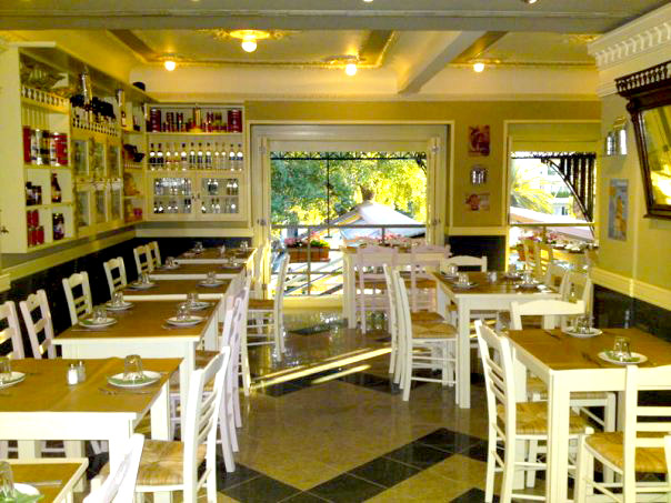 Χιώτικο κέρασμα στα «Αρμόλια» στο Χαλάνδρι