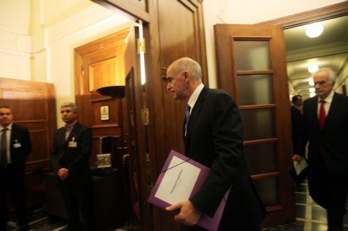 «Έχουμε πολλή δουλειά» έως το τέλος του έτους, λέει ο Γ.Παπανδρέου στο Υπουργικό