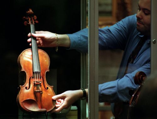 Σε αναζήτηση χαμένου Στραντιβάριους 300 ετών η βρετανική αστυνομία