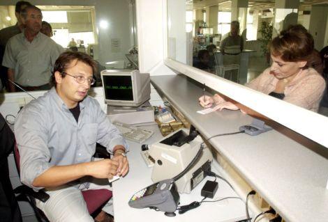 Πώς θα γίνεται η παρακράτηση φόρου στους μισθούς δημοσίων και ιδιωτικών υπαλλήλων