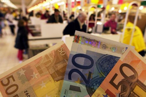 Στα 40.000 ευρώ το εισοδηματικό όριο για το επίδομα πολυτέκνων και τριτέκνων