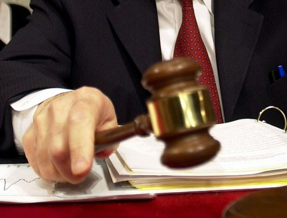 Στον εισαγγελέα ασφαλιστική εταιρεία για «παραποίηση οικονομικών στοιχείων»