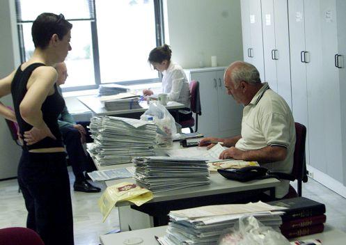 Ρύθμιση για διαγραφή χρεών 24 δισ. ευρώ προς το Δημόσιο ως «ανεπίδεκτα είσπραξης»