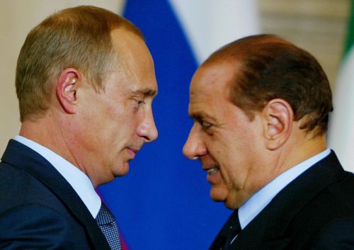 Ο Μπερλουσκόνι επωφελήθηκε από μυστικές συμφωνίες με τον Πούτιν, αναφέρει το WikiLeaks
