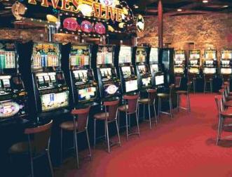 Επανέρχονται τα «φρουτάκια» και νομιμοποιείται το διαδικτυακό στοίχημα