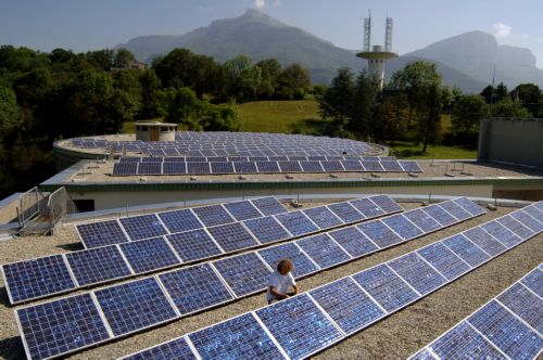 «Βροχή» αιτήσεων για εγκατάσταση φωτοβολταϊκών στις στέγες κτιρίων