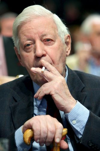 Στενόμυαλη και αντιευρωπαϊκή η στάση της Άνγκελα Μέρκελ, λέει ο προκάτοχός της Χ.Σμιτ