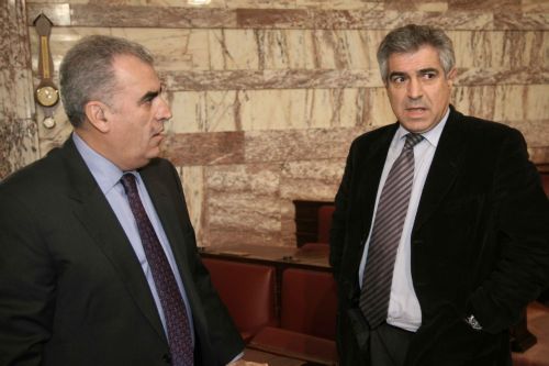 Πλαφόν αποδοχών στις ΔΕΚΟ μελετά η κυβέρνηση, «ακονίζουν μαχαίρια» οι συνδικαλιστές