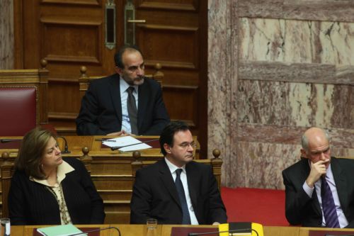 Όπλο ενάντια στην τρόικα μια συμφωνία ΓΣΕΕ-ΣΕΒ για τις συμβάσεις, λέει με νόημα η κυβέρνηση