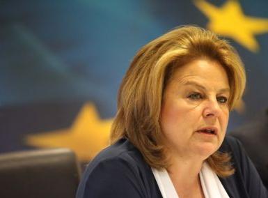 Στις Βρυξέλλες τη Δευτέρα η Λούκα Κατσέλη για τις επιχειρησιακές συμβάσεις