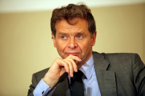 «Δεν ζητήσαμε μειώσεις μισθών στον ιδιωτικό τομέα» λέει ο Πόουλ Τόμσεν