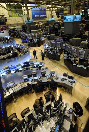 Μεικτά πρόσημα στα ευρωπαϊκά χρηματιστήρια και τη Γουόλ Στριτ τη Δευτέρα