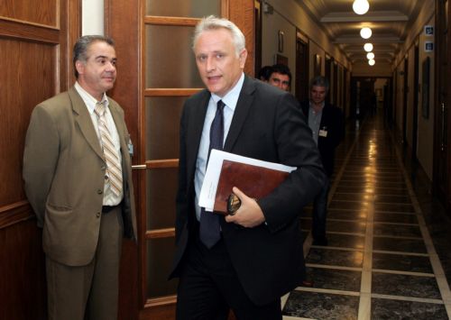 Ανεπίτρεπτη η παρέμβαση της τρόικας στα εσωτερικά της χώρας, λέει ο Γ.Ραγκούσης