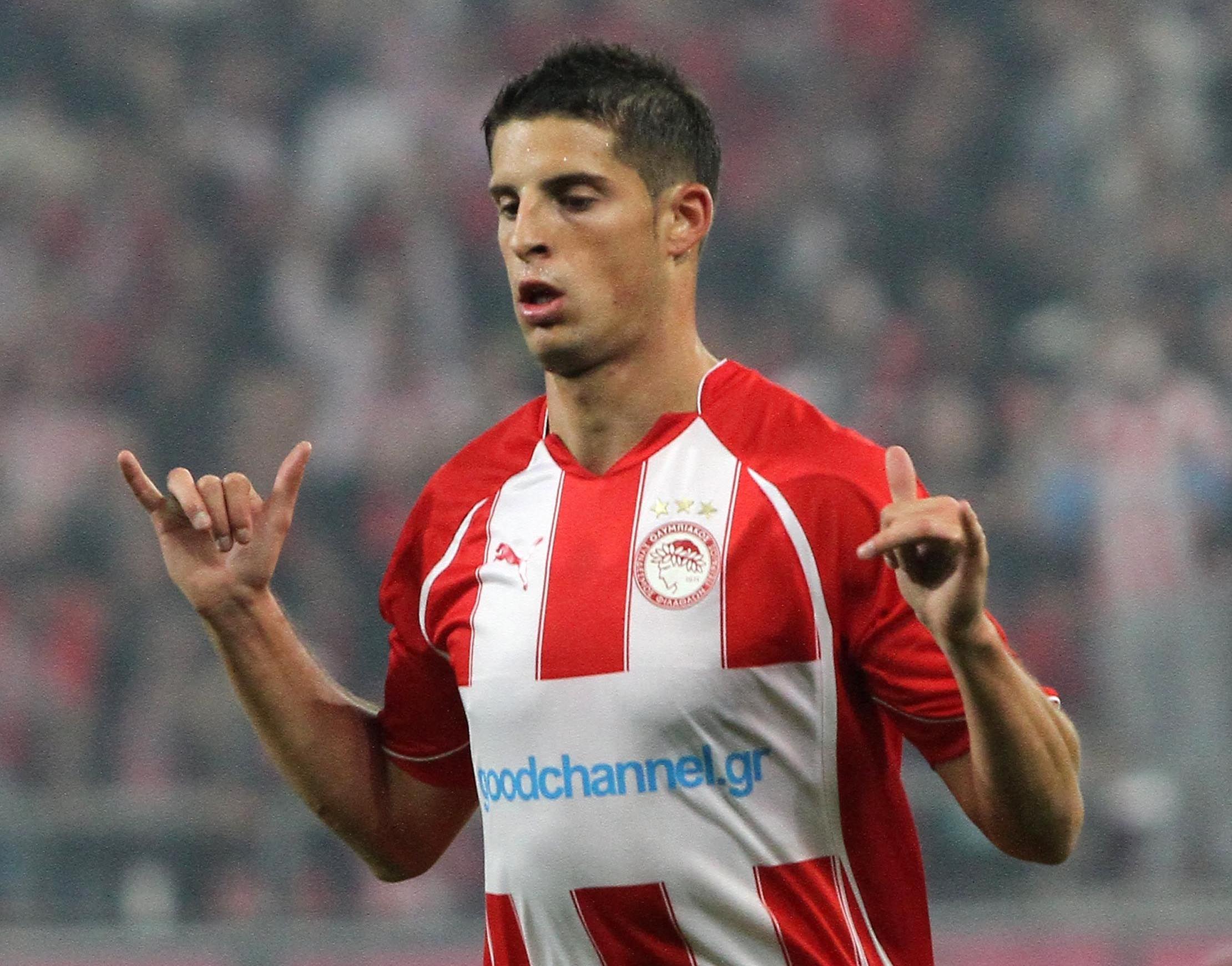 Βραδιά… Μιραλάς στο Λιμάνι με συζητήσεις για το συμβόλαιό του