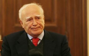 «Ενωμένοι δίνουμε μάχη να ξεπεράσουμε τα προβλήματα» είπε από τη Λαμία ο Κ.Παπούλιας