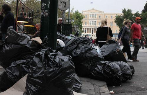 Εντατικοποιούνται οι ρυθμοί αποκομιδής των σκουπιδιών στην Αθήνα