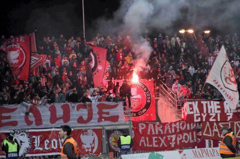 Επίθεση σε πούλμαν με οπαδούς του Ολυμπιακού