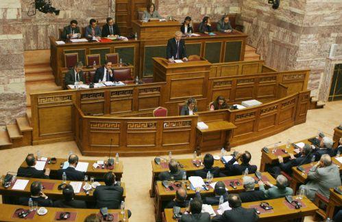 Αιχμηρά σχόλια βουλευτών στον Ευρωπαίο επίτροπο Όλι Ρεν