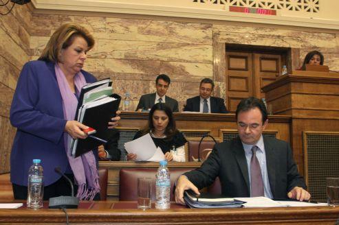 Πολεμικό κλίμα στη συζήτηση του πολυνομοσχεδίου για τα εργασιακά στην Επιτροπή της Βουλής