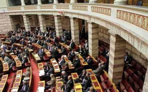 Ψηφίστηκε το πολυνομοσχέδιο, διεγράφη ο βουλευτής του ΠΑΣΟΚ Β.Παπαχρήστος