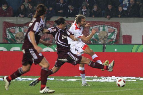 Ο Ολυμπιακός πέρασε από τον… χιονοπόλεμο της Λάρισας και πήγε στο +5